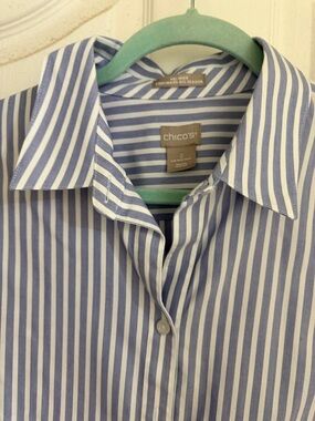 Chico's No Iron Coolmax All Season Blue and white buttondown